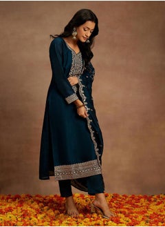 Libas Embroidered Kurta and Mid Rise Trouser with Dupatta Set by Styli  - Image 2