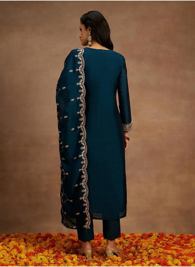 Libas Embroidered Kurta and Mid Rise Trouser with Dupatta Set by Styli  - Image 3