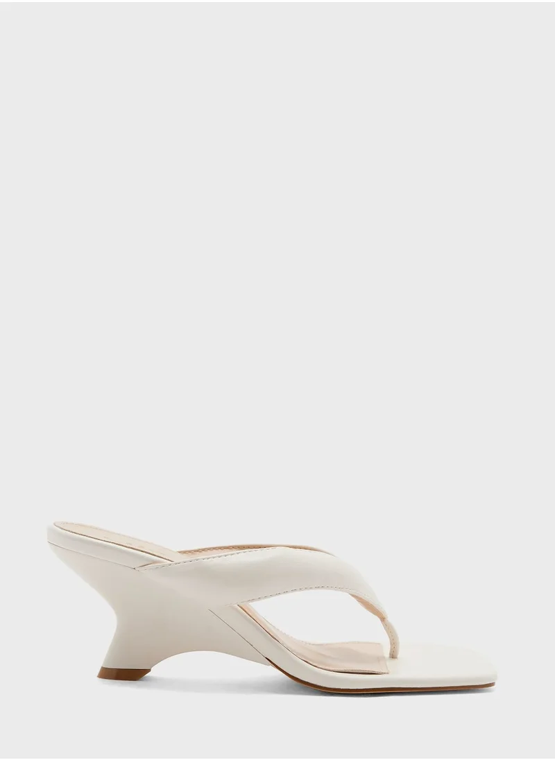 ايلا Interest Wedge Heel Thong Sandal