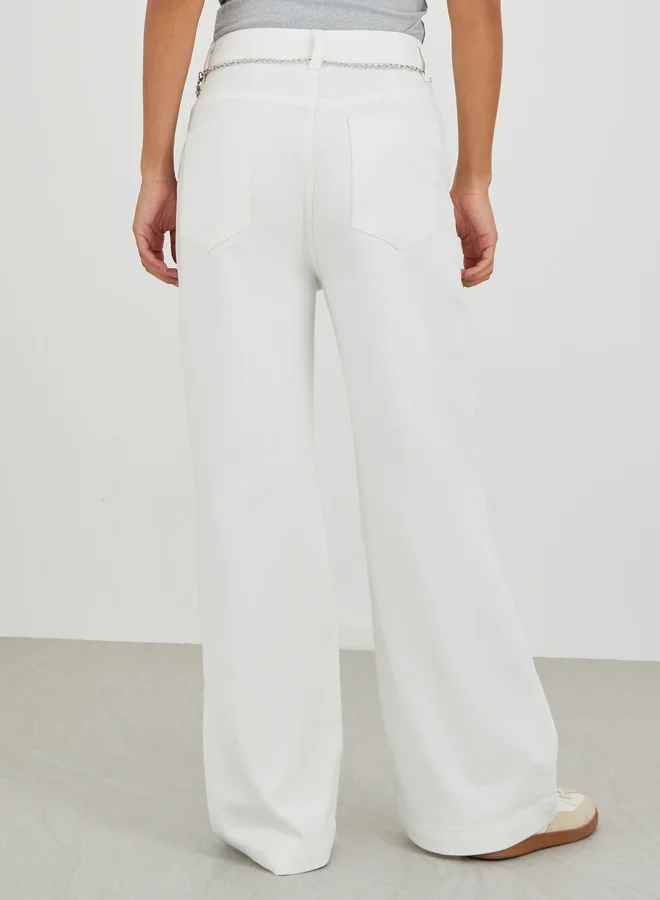 Styli Styli Solid Mid Rise Wide Leg Jeans with Chain Belt Detail