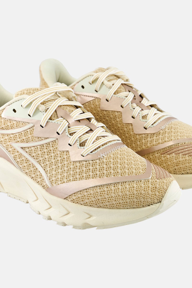 DIADORA أحذية رياضية نسائية ميثوس بلو شيلد فولو 2 مزودة بأربطة، بيج - Image 4