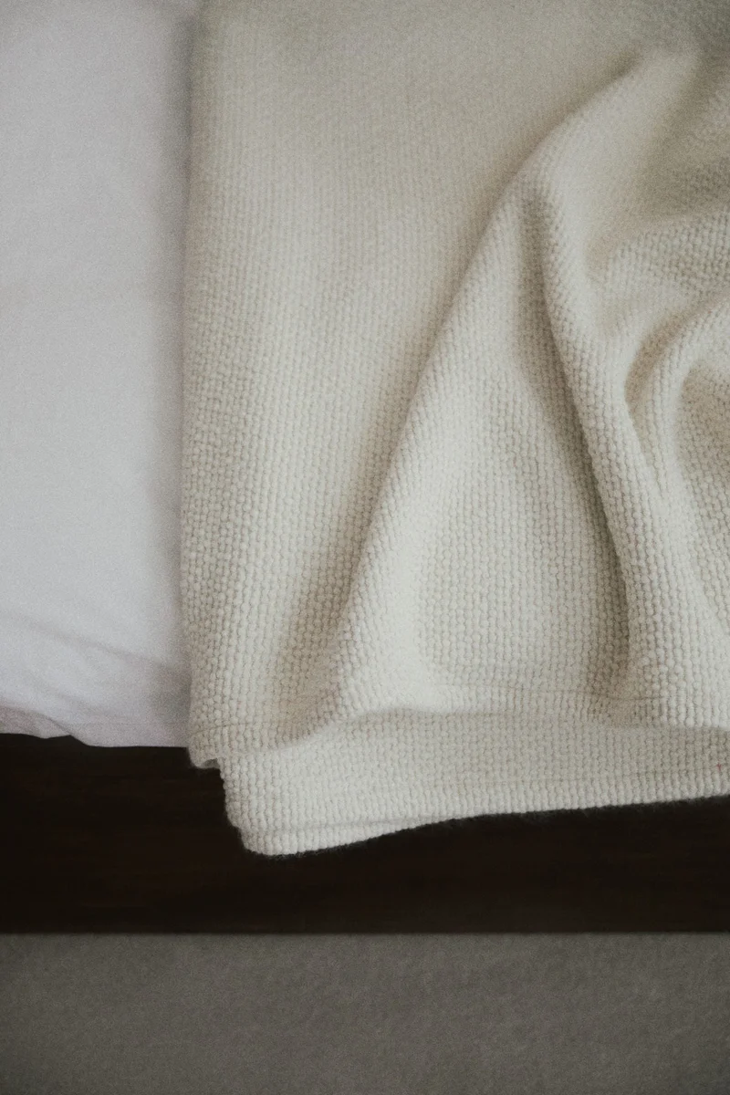 اتش اند ام مفرش سرير من مزيج القطن