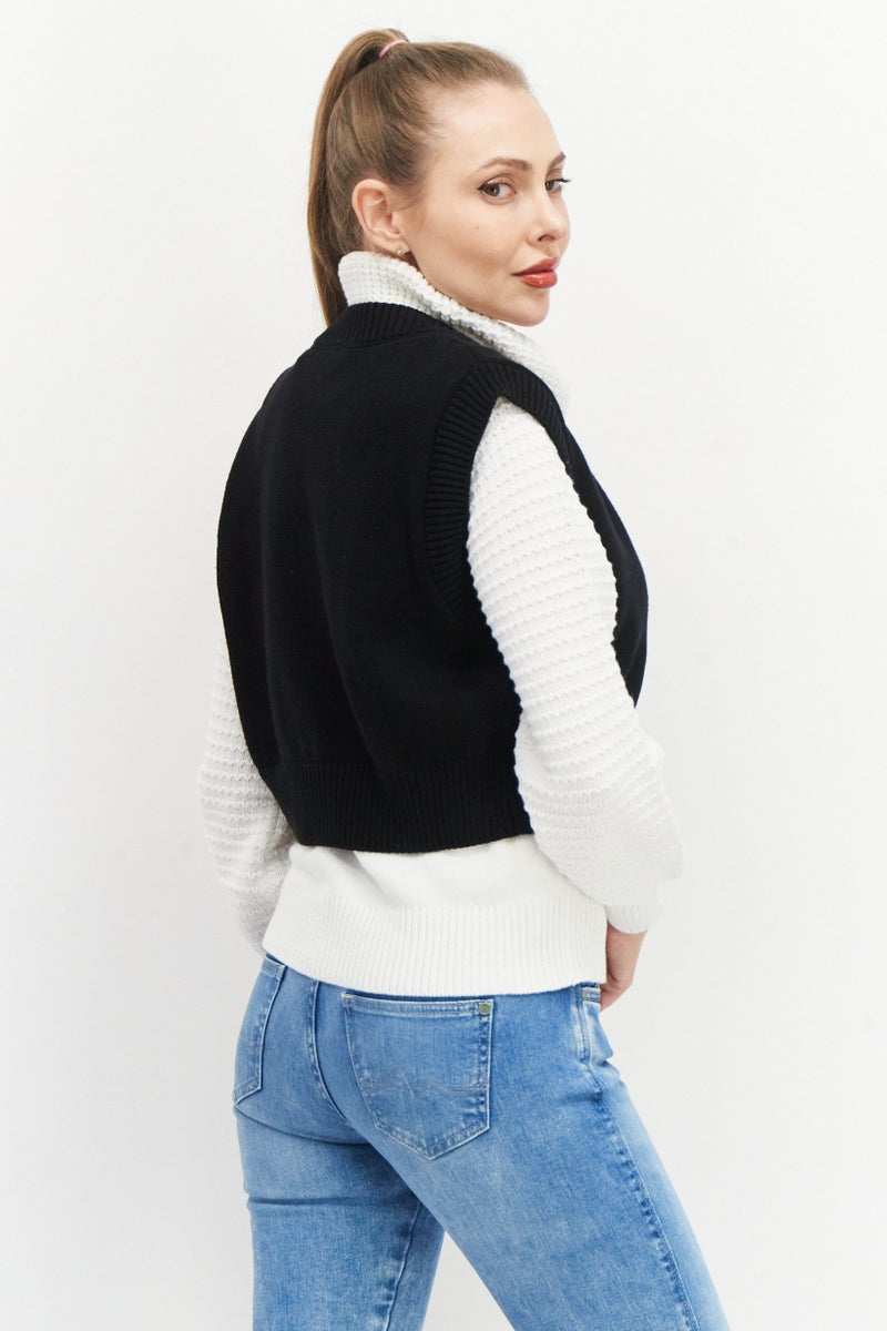 NA-KD Women V-Neck Knitted Buttoned Vest, Black - Image 4