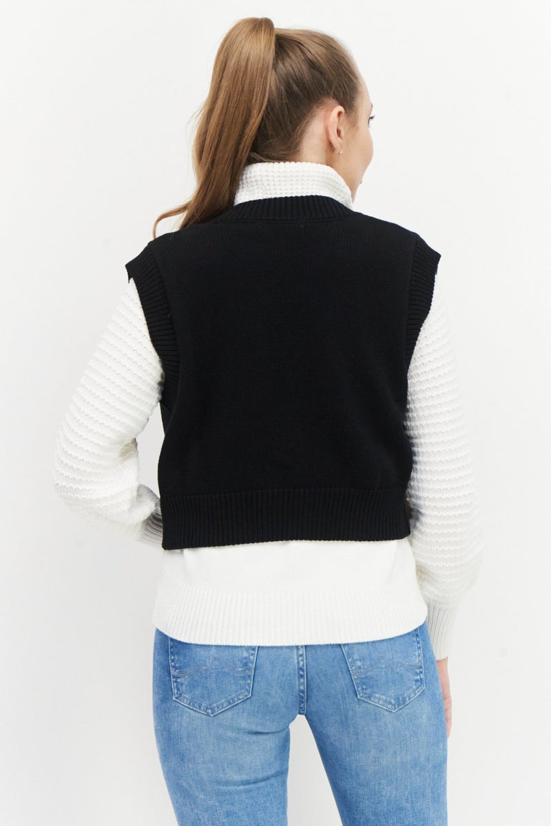 NA-KD Women V-Neck Knitted Buttoned Vest, Black - Image 2