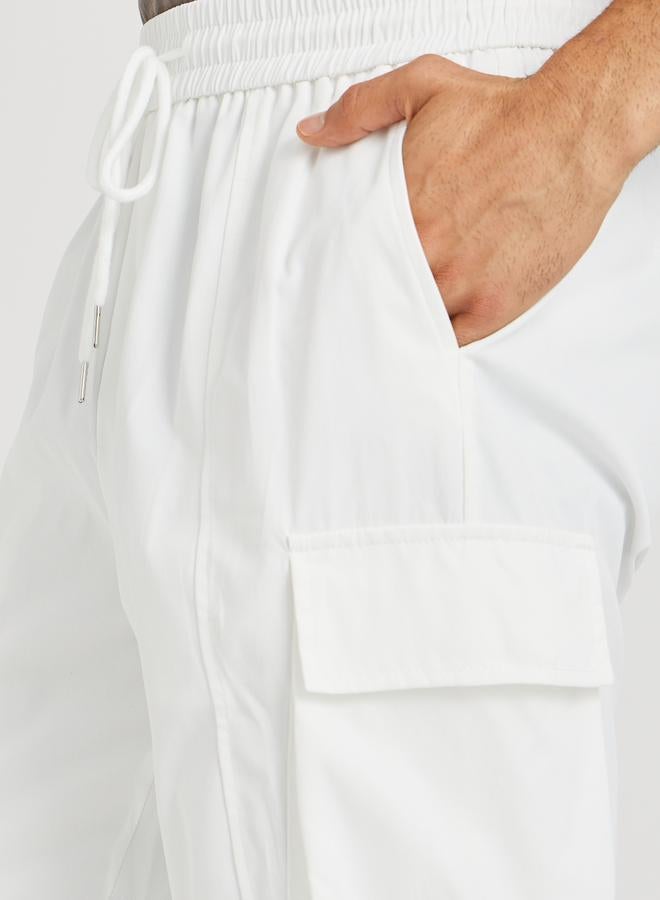 ستايلي جوجرز واسعة بفتحة سفلية وتفاصيل لوحة - Image 3