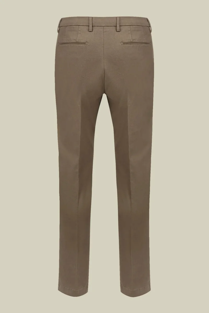 دوبل غانغر Men's classic twill chinos in a perfect fit - Taupe
