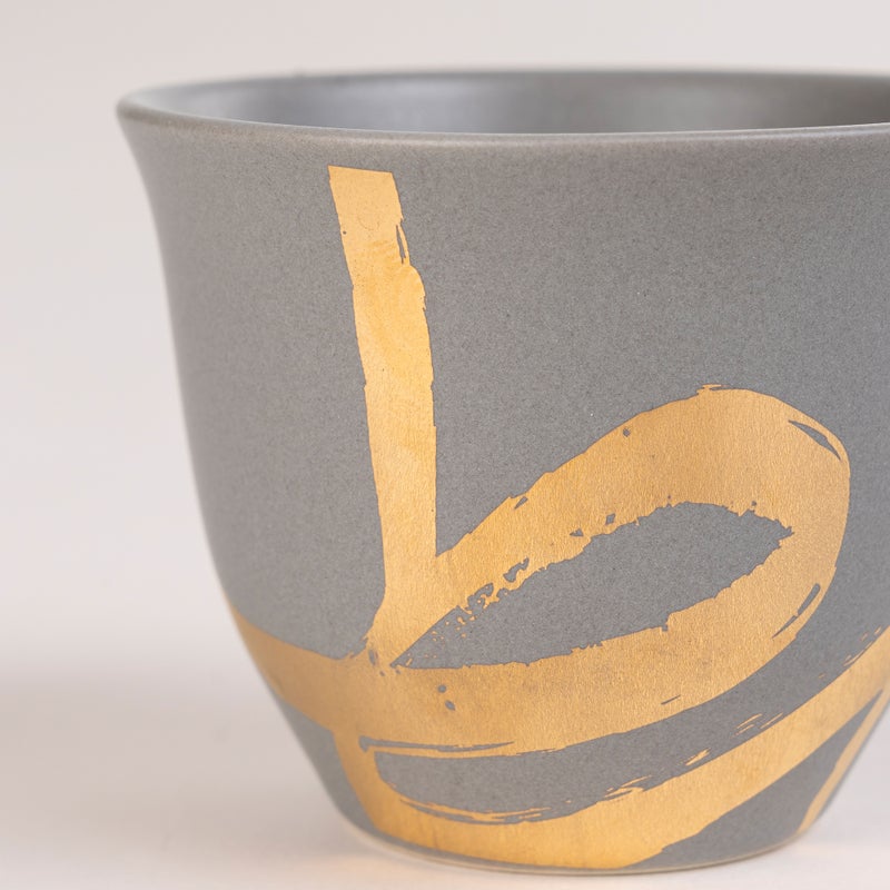 دلتي طقم أكواب شاي وفناجين قهوة سعودية زجاج وبورسلان رمادي 18 قطعة - Image 4