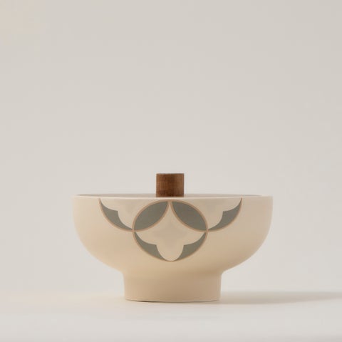 Dallaty off-white porcelain date bowl with lid 14.3*14.3*10.2 cm