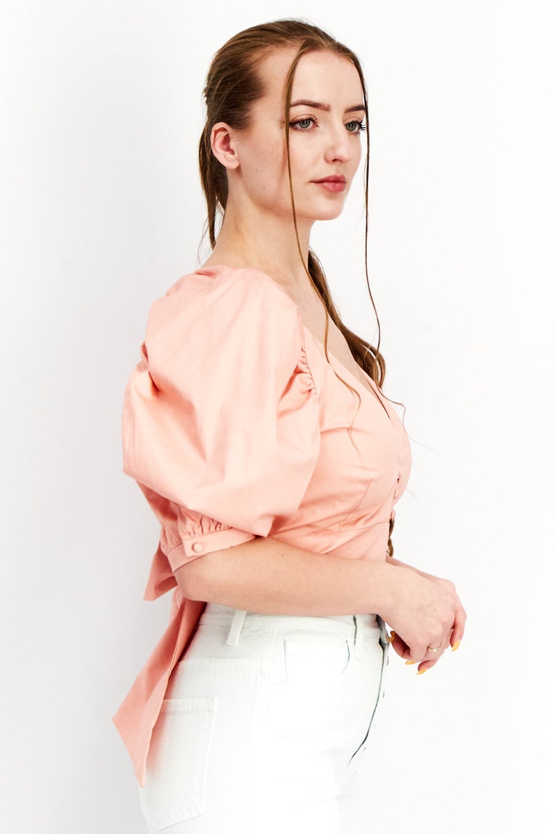 Bardot بلوزة قصيرة بأكمام قصيرة على شكل حرف V للنساء، وردي - Image 4