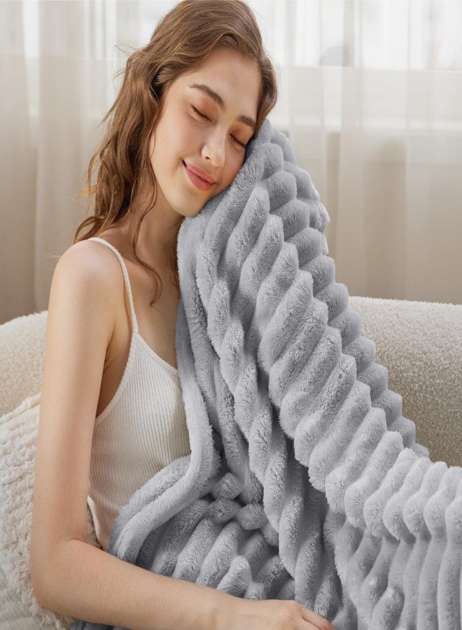 Bedsure Light Grey Fleece Blanket for Couch - Super Soft Cozy Blankets for Women, Cute Small Throws for Girls, 50x70 Inches - Image 3