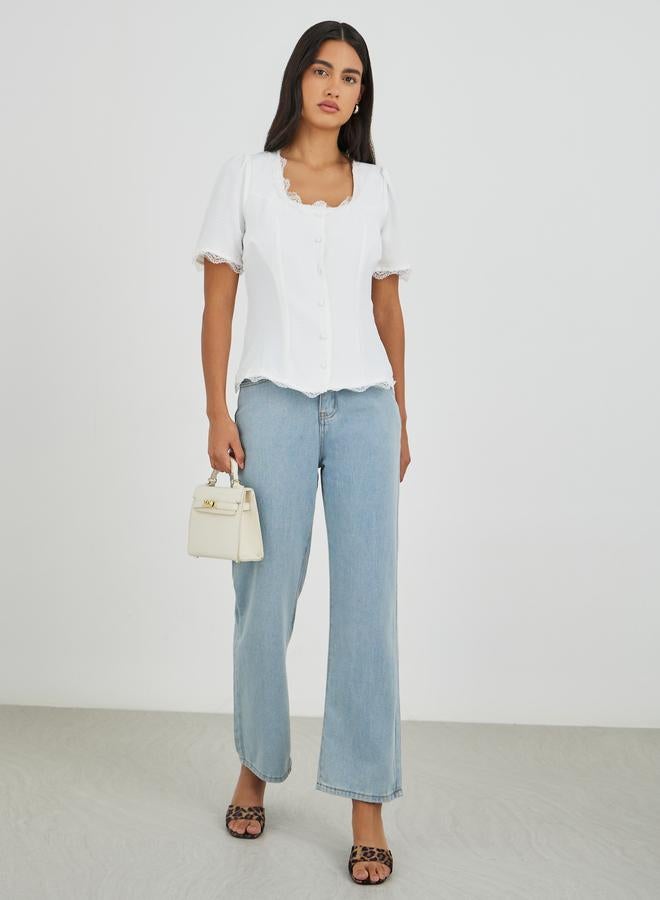 ستايلي بلوزة قطنية بأزرار وياقة مربعة مزينة بالدانتيل - Image 2