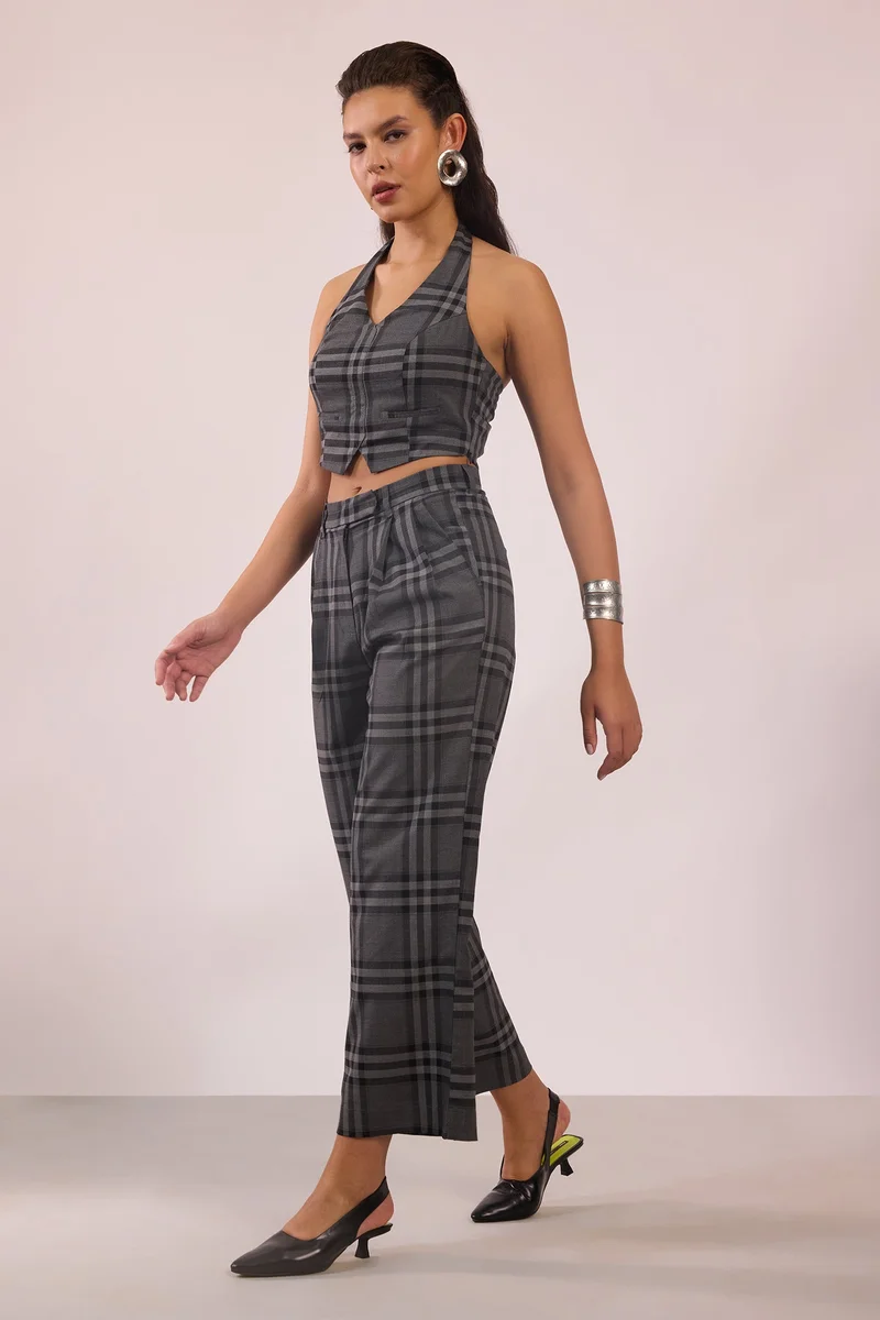 Virgio Virgio Women Rescued Poly Fabric V-Neck Regular Length Checks Sleeveless Top