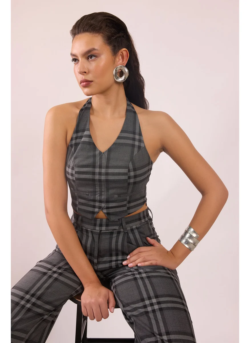فيرجيو Virgio Women Rescued Poly Fabric V-Neck Regular Length Checks Sleeveless Top