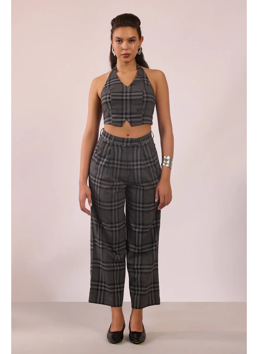 فيرجيو Virgio Women Rescued Poly Fabric V-Neck Regular Length Checks Sleeveless Top
