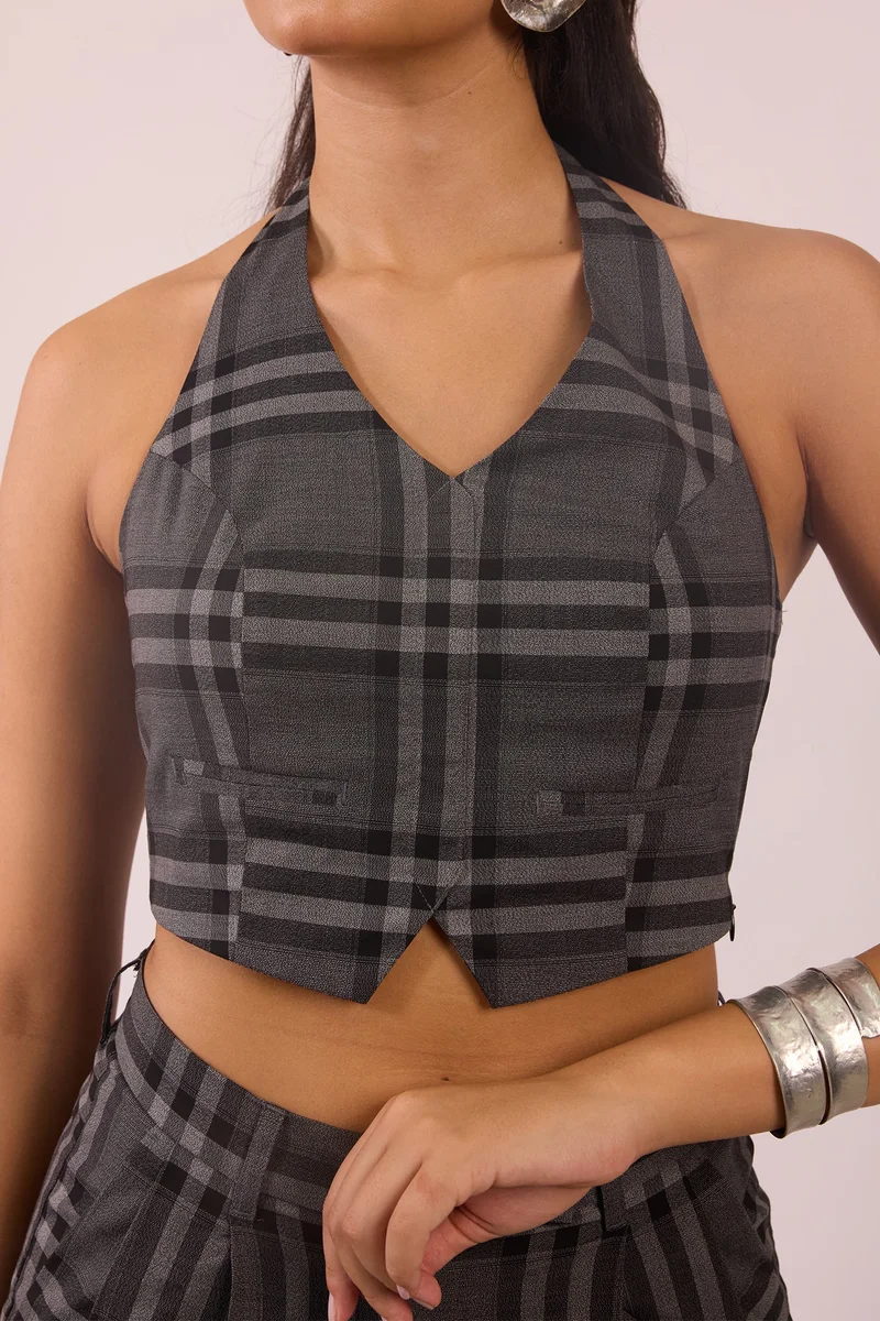 Virgio Virgio Women Rescued Poly Fabric V-Neck Regular Length Checks Sleeveless Top