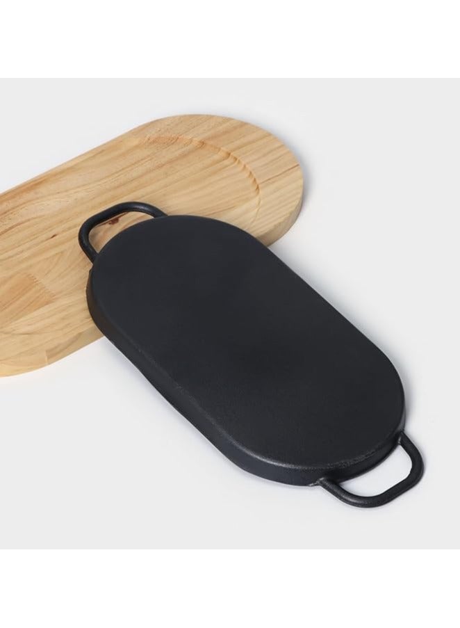 مقلاة من الحديد الزهر بيضاوية الشكل مقاس 31سم*16سم مع مقابض جانبية و قاعدة خشبية | مقلاة لشوي و تقديم اللحوم و الخضروات | صينية للتحمير و الطبخ و الشواء من الحديد المصبوب أمنة للاستخدام في الفرن - Image 4