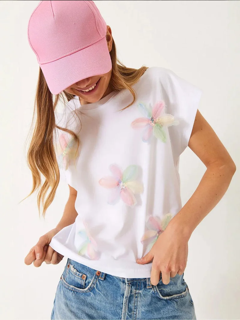 Bianco Lucci LUCCI Embroidered Short Sleeve Crew Neck Tee
