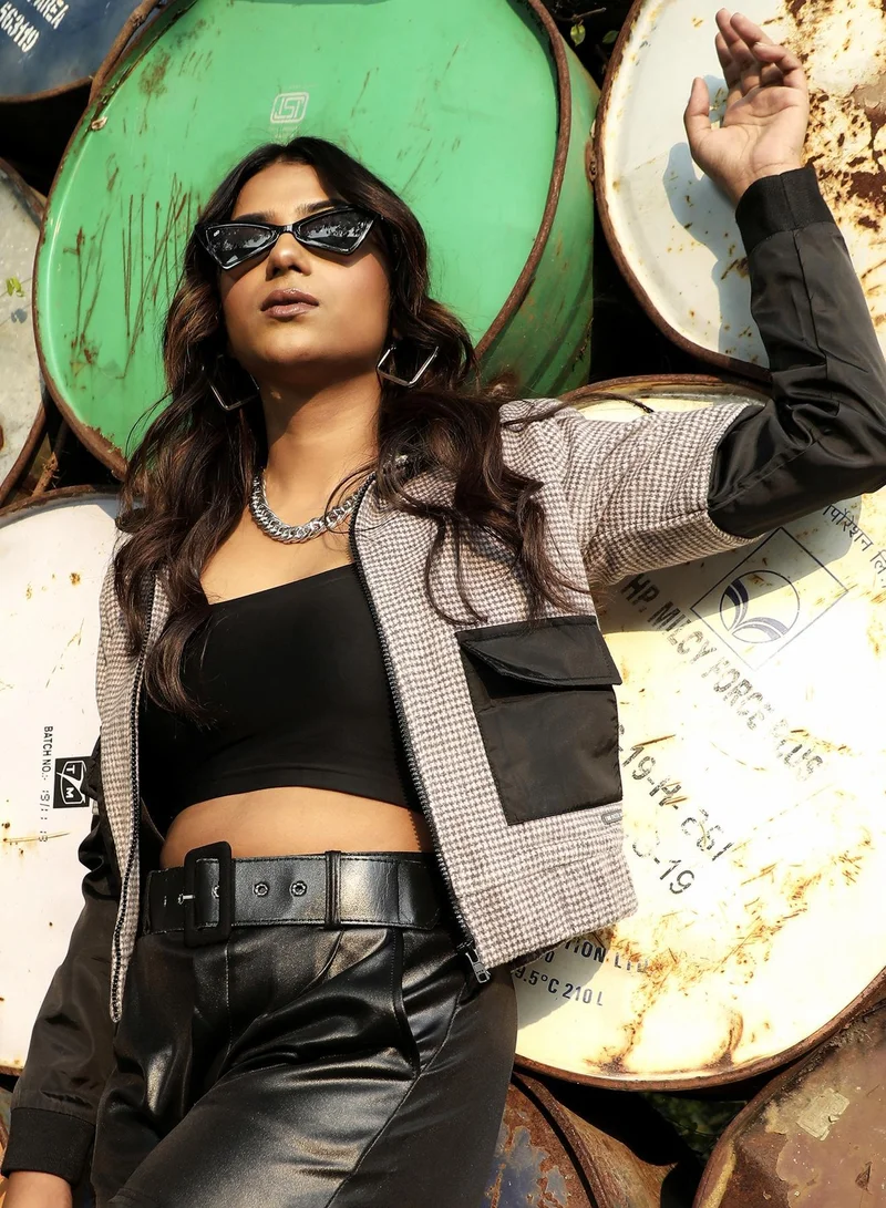 كامبوس سوترا سترة بنقش مربعات متباينة باللونين الأسود والرمادي للسيدات