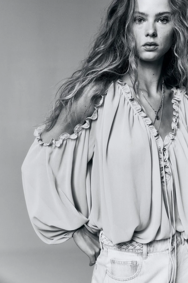 H&M Cold-shoulder chiffon blouse