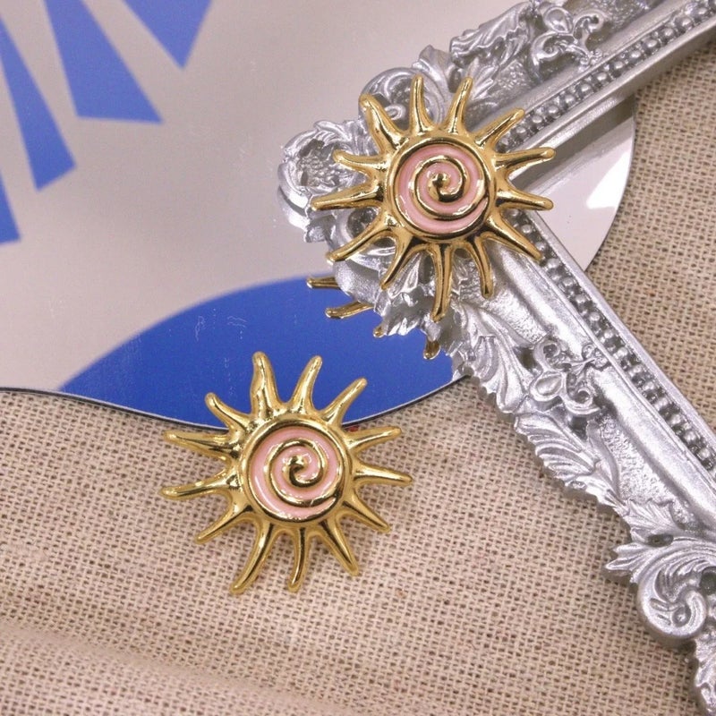 حلق إستانليس ستيل ذهبي × بينك شكل شمس - Image 5