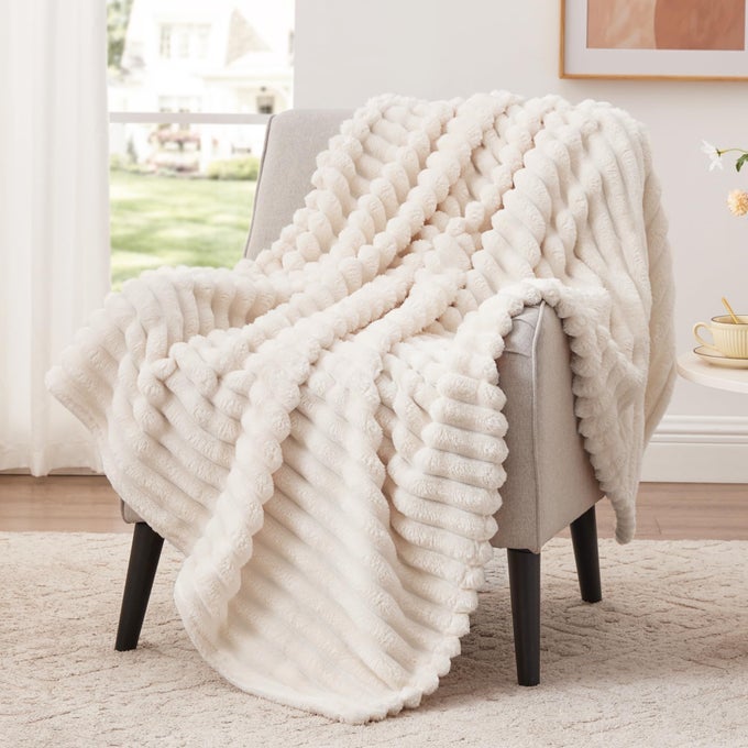 FLEECE THROW BLANKET FOR COUCH OR BED 3D STRIPE JACQUARD DECORATIVE BLANKETS COZY SOFT LIGHTWEIGHT FUZZY FLANNEL BLANKET SUITABLE FOR ALL SEASONS5060BEIGE