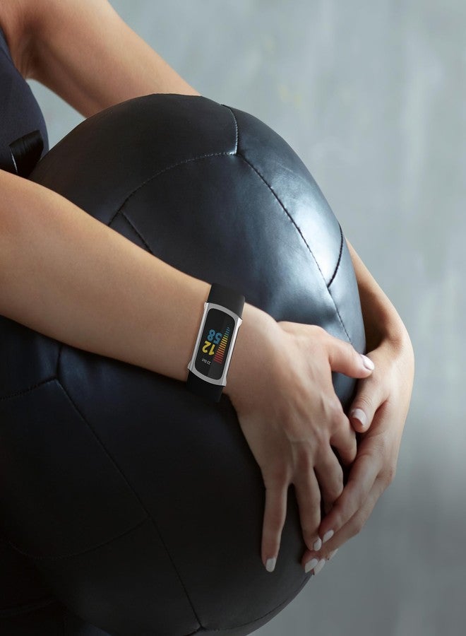 كي دابليو موبايل جراب kwmobile متوافق مع Fitbit Charge 6 / Charge 5 - غطاءان من السيليكون الحراري المرن (TPU) لتتبع اللياقة البدنية - فضي/رمادي داكن - Image 2