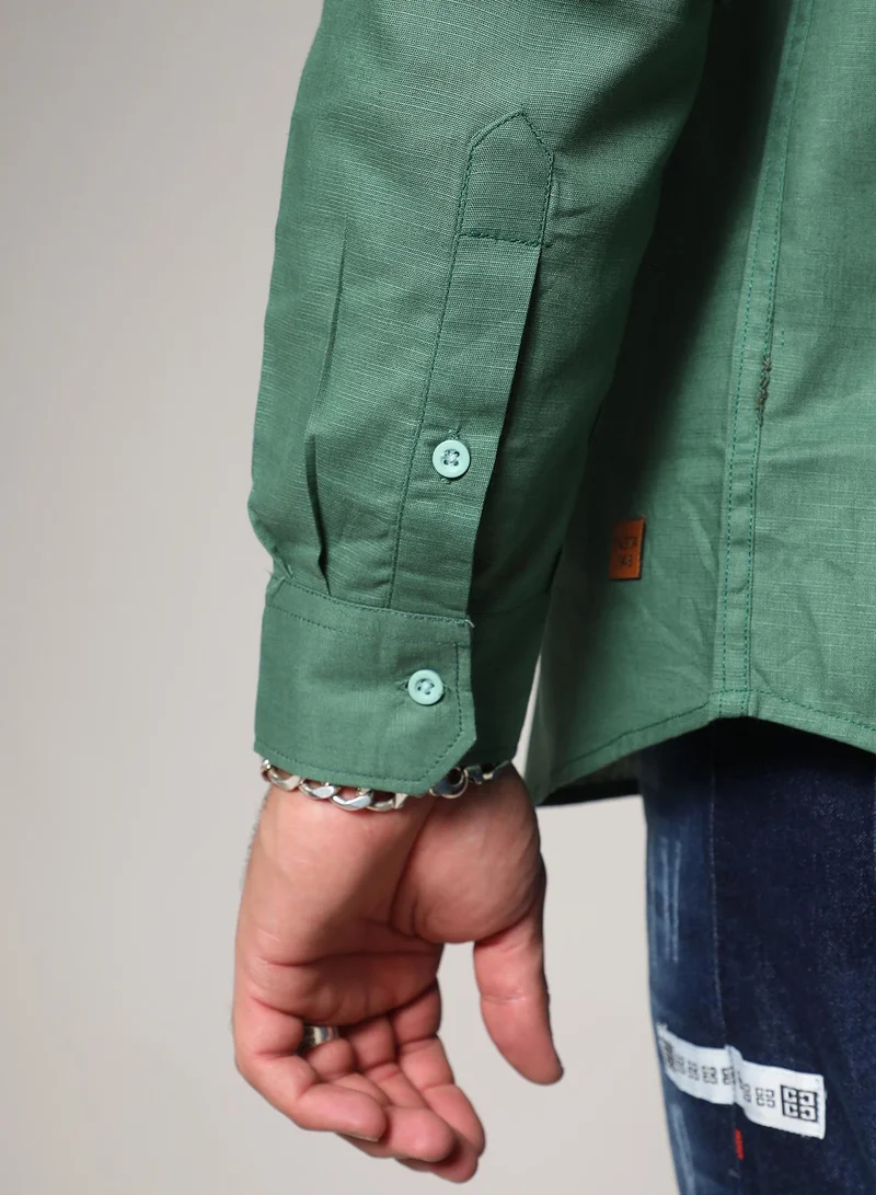 انستافاب بلس قميص رجالي بأزرار أساسية باللون الأخضر السرخس