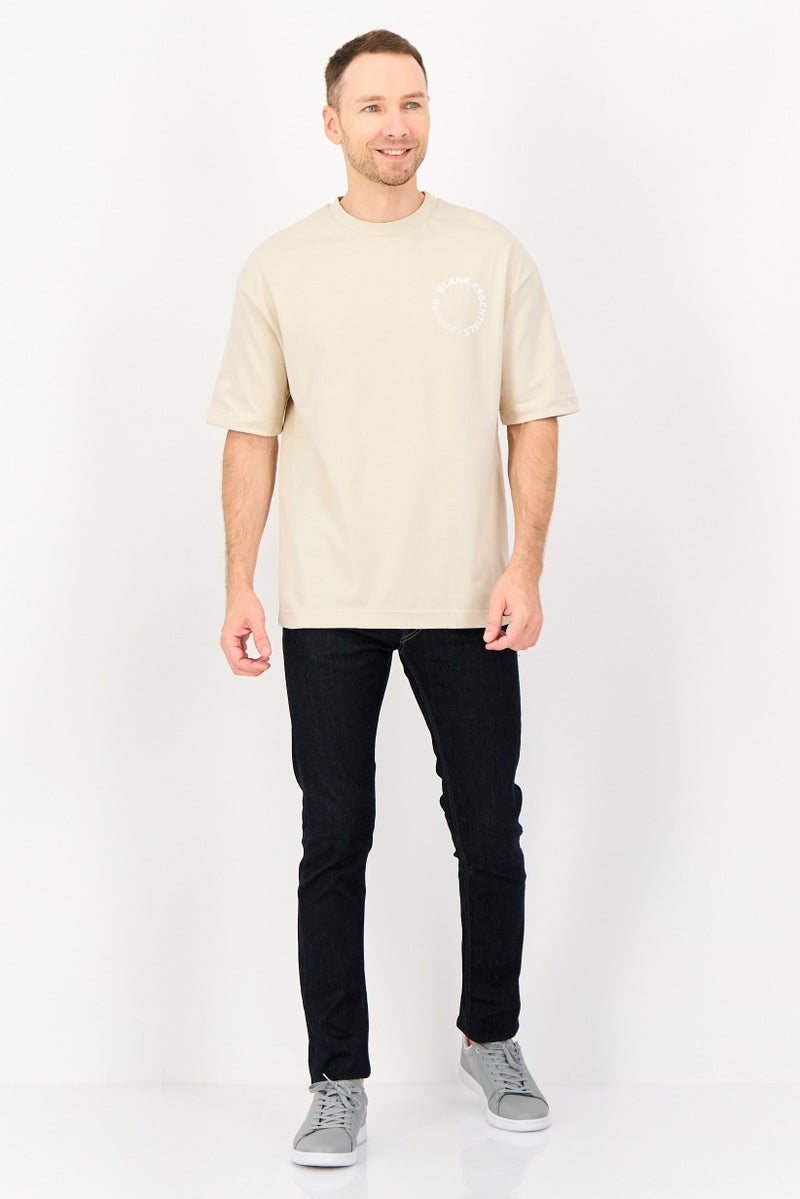 Blank Essentials تي شيرت رجالي بأكمام قصيرة وياقة دائرية بشعار العلامة التجارية، بيج - Image 4