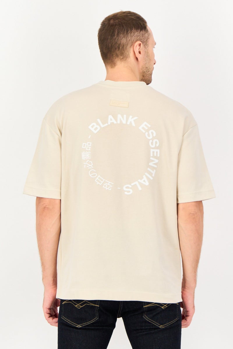 Blank Essentials تي شيرت رجالي بأكمام قصيرة وياقة دائرية بشعار العلامة التجارية، بيج - Image 3