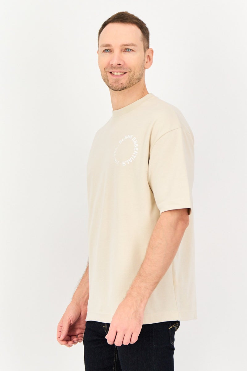 Blank Essentials تي شيرت رجالي بأكمام قصيرة وياقة دائرية بشعار العلامة التجارية، بيج - Image 2