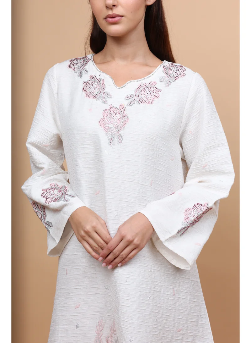 اكسا جلابية كلاسيكية مزينة بالكريستال الزهري