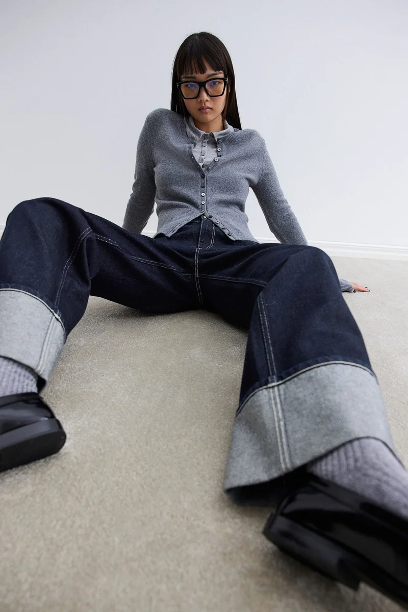 اتش اند ام جينز فضفاض بساق عريضة وخصر منخفض