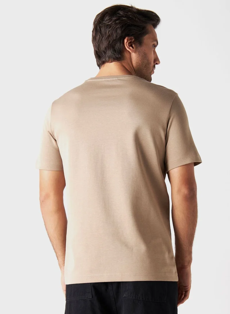 ايكونيك Essential Crew Neck T-Shirt