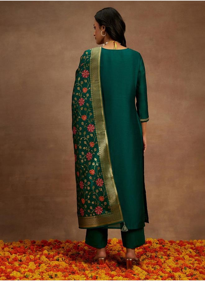Libas Embroidered Straight Kurta and Solid Trousers with Dupatta Set by Styli  - Image 3
