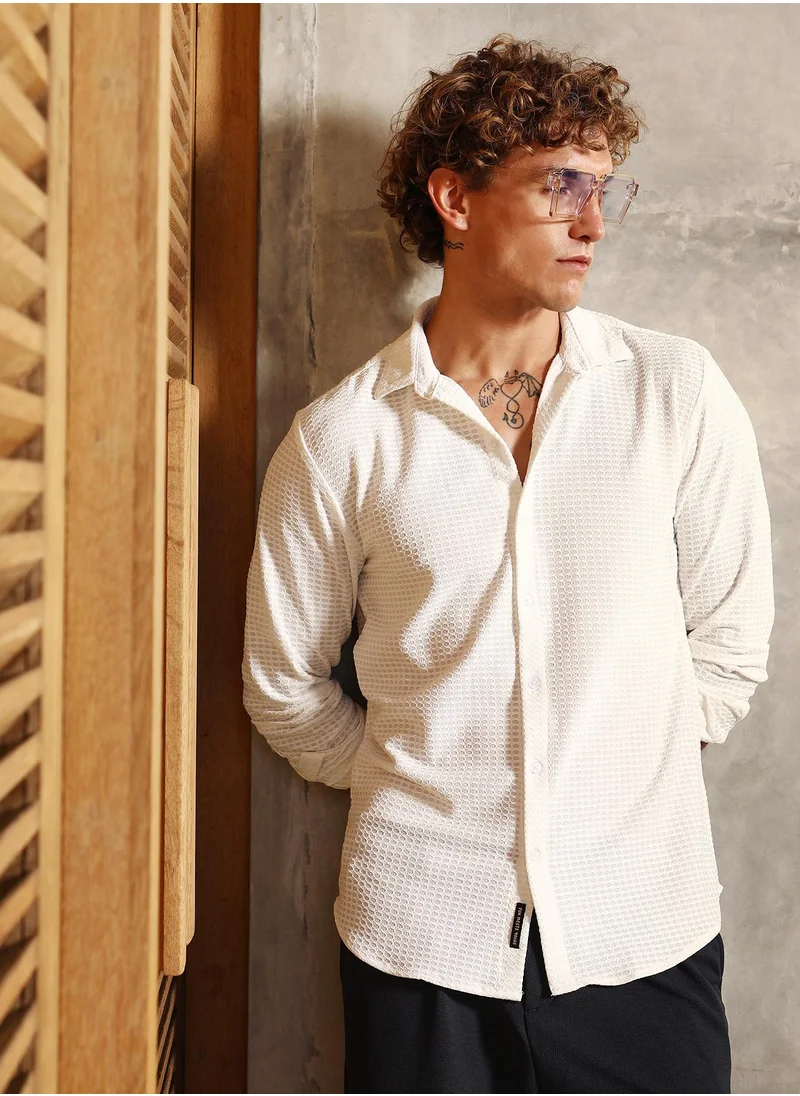 كامبوس سوترا Campus Sutra Men's Cream White Hive-Weave Textured Shirt For Casual Wear | Spread Collar | Long Cuffed Sleeves | Button Closure | Shirt Crafted With Comfort Fit For Everyday Wear