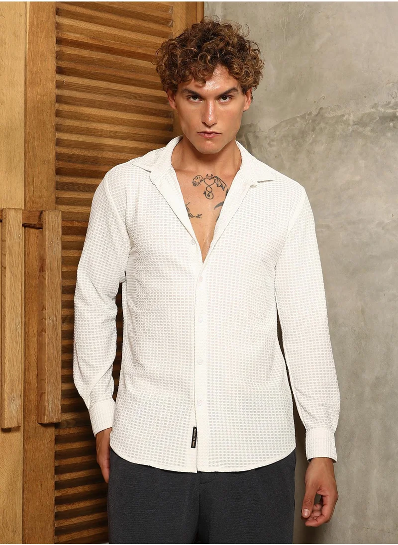 كامبوس سوترا Campus Sutra Men's Cream White Hive-Weave Textured Shirt For Casual Wear | Spread Collar | Long Cuffed Sleeves | Button Closure | Shirt Crafted With Comfort Fit For Everyday Wear