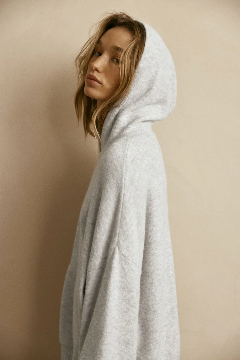 اتش اند ام هودي محبوك