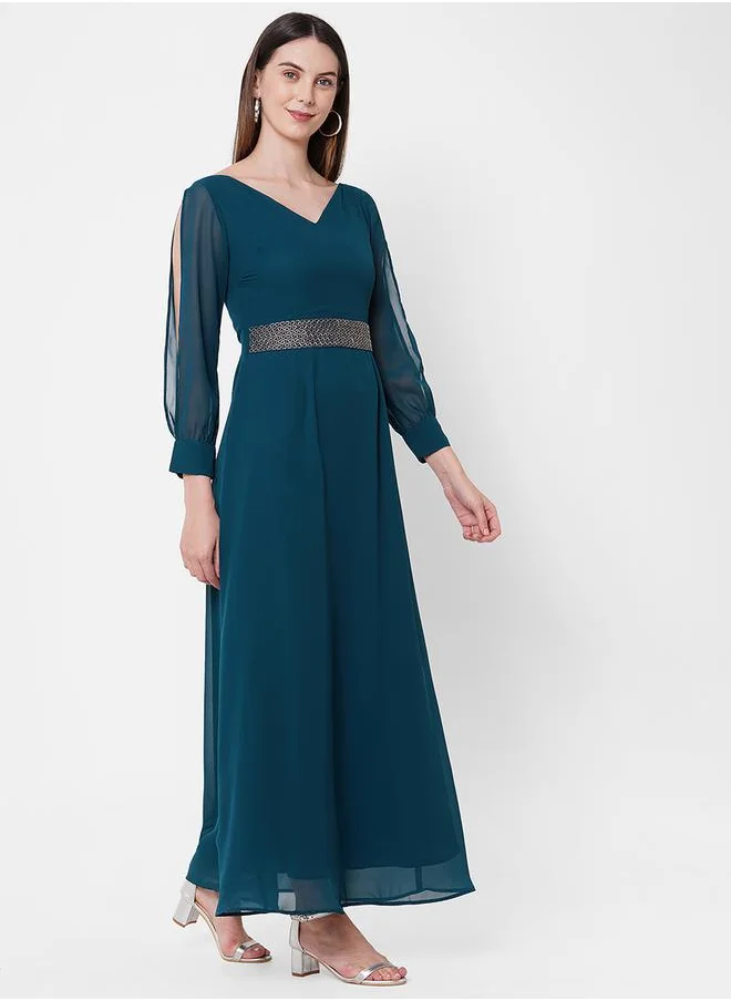 ميش Embellished Waistband Maxi Dress with Slit Sleeve