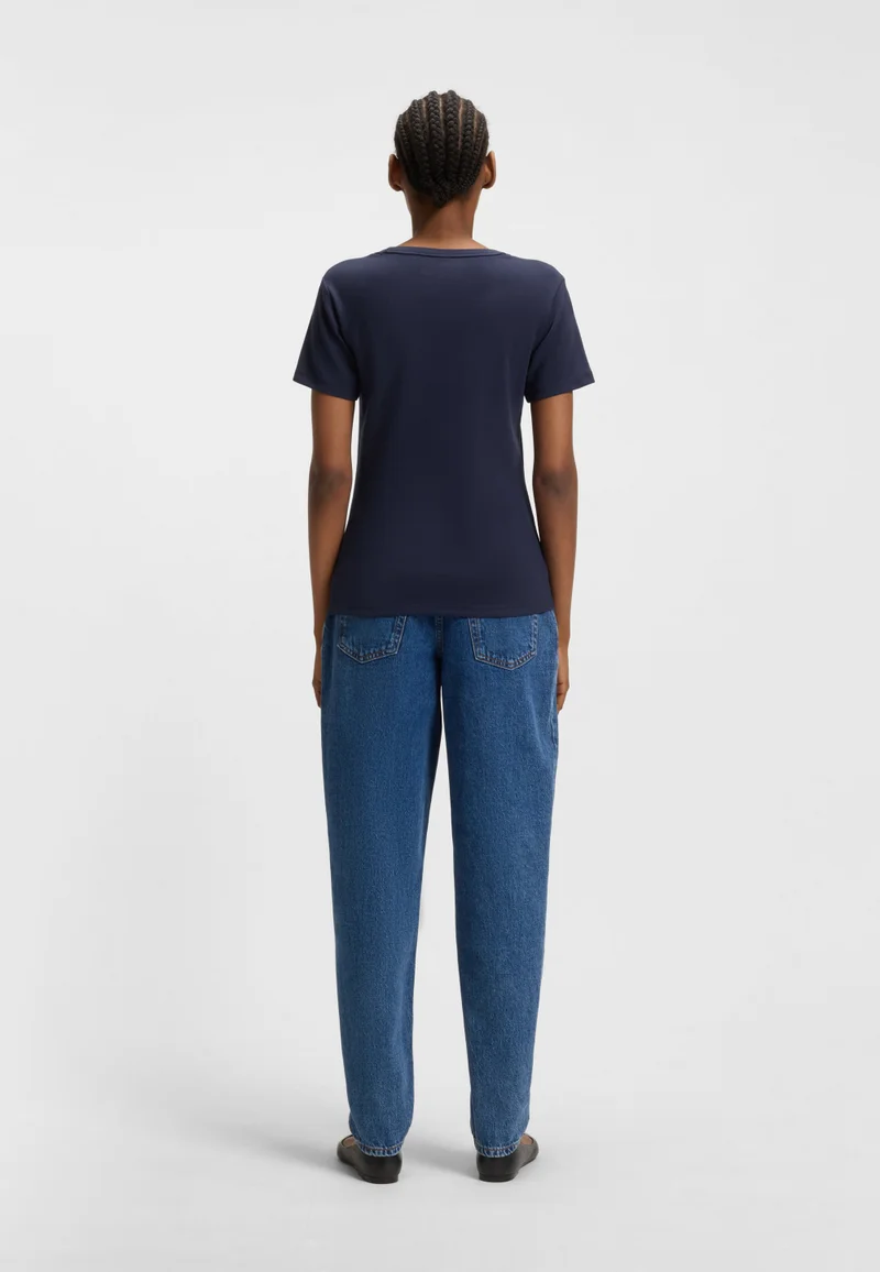 هوجو تيشيرت قطن مطرز بشعار مكدس