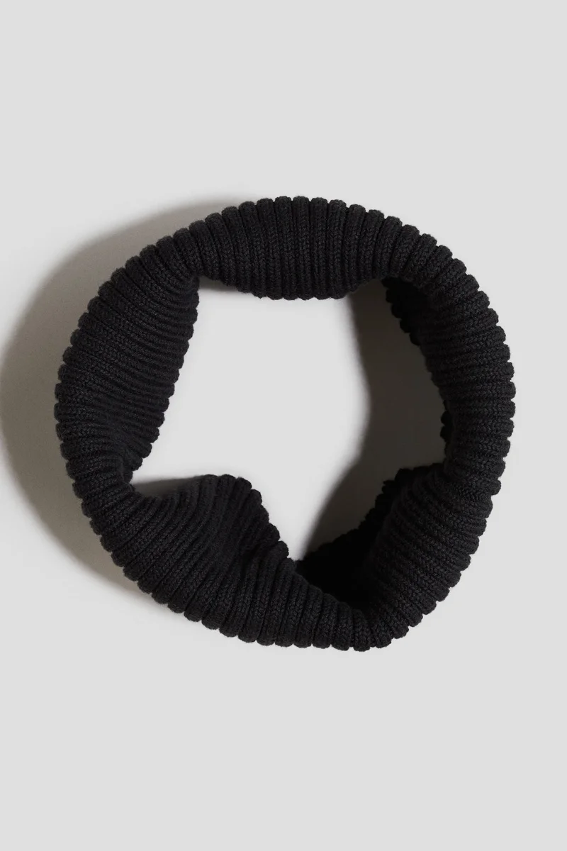 اتش اند ام وشاح محبوك مرن