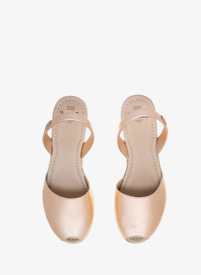 كاستل مينوركا معدني