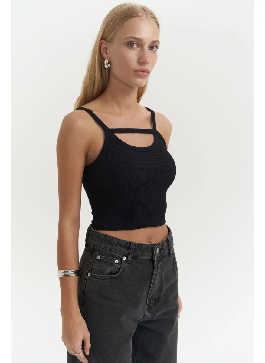 Mai Collection Noam Black Front Detail Ribbed Crop
