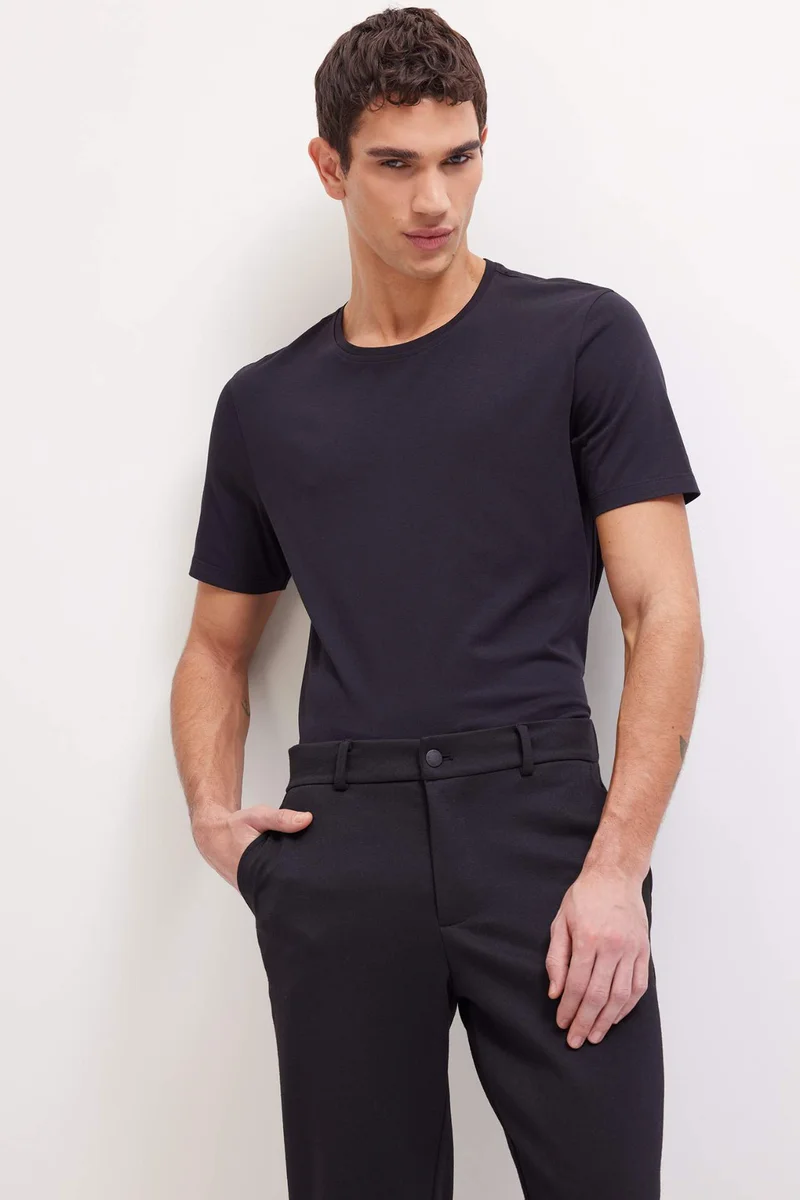 ديفاكتو Slim Fit Crew Neck Basic Short Sleeve T-Shirt