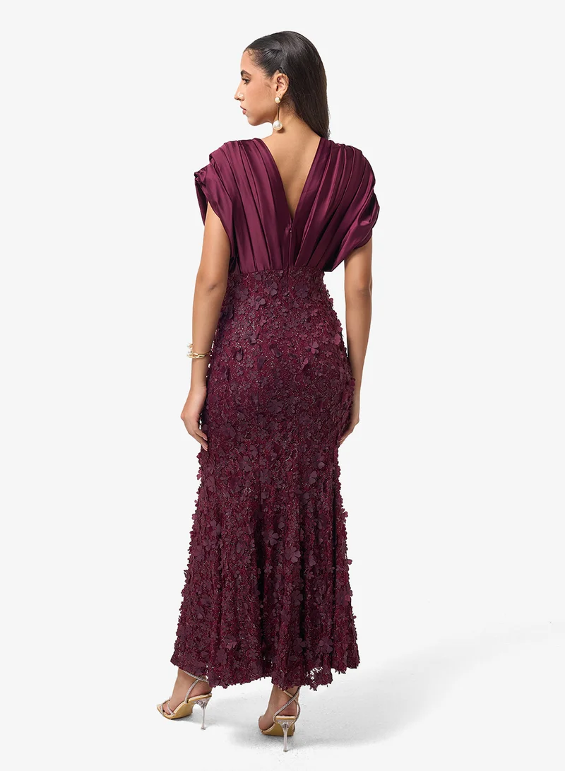 ثريدز باي اجوني فستان ماكسي بياقة على شكل حرف  وتفاصيل ترتر