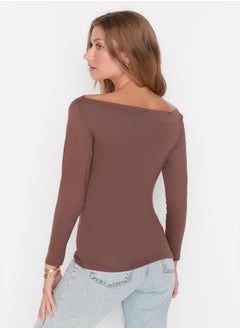 trendyol Brown Fitted Long Sleeve Bateau Neck Viscose Stretchy Knitted Blouse TWOAW21BZ0106  - Image 5