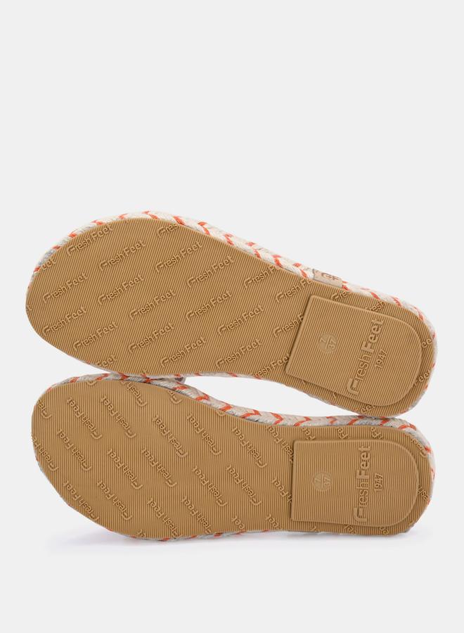 Fresh Feet صندل مسطح مفتوح الأصابع بحزام ملتوي - Image 2