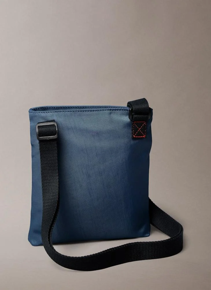 كالفن كلاين جينز حقيبة كروس بودي بشعار