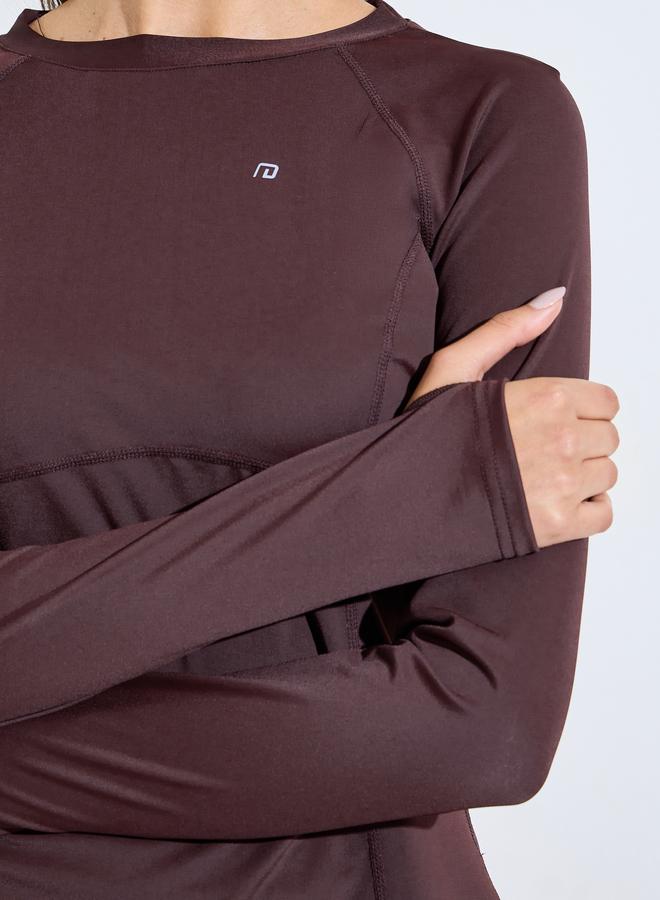 ستايلي اكتيف توب طويل بأكمام بفتحة إبهام وحافة منحنية مع لوغو - بني - Image 3