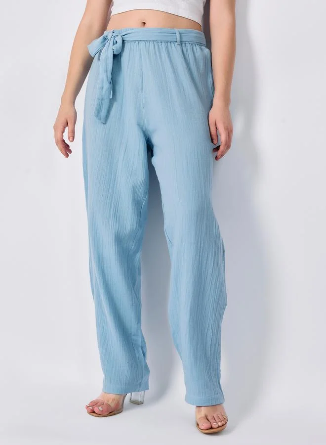 أوجيدر بنطال بقصة عادية وتفاصيل بارزة الملمس