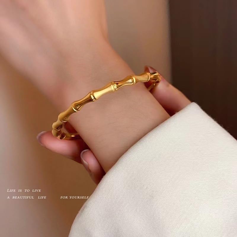 Shining Diva Fashion سوار كريستالي مفتوح من الفولاذ المقاوم للصدأ مطلي بالذهب عيار 18 قيراط | سوار كف | هدايا زفاف للأم والأخت والزوجة والصديقة | مجوهرات مقاومة للتأكسد - Image 2